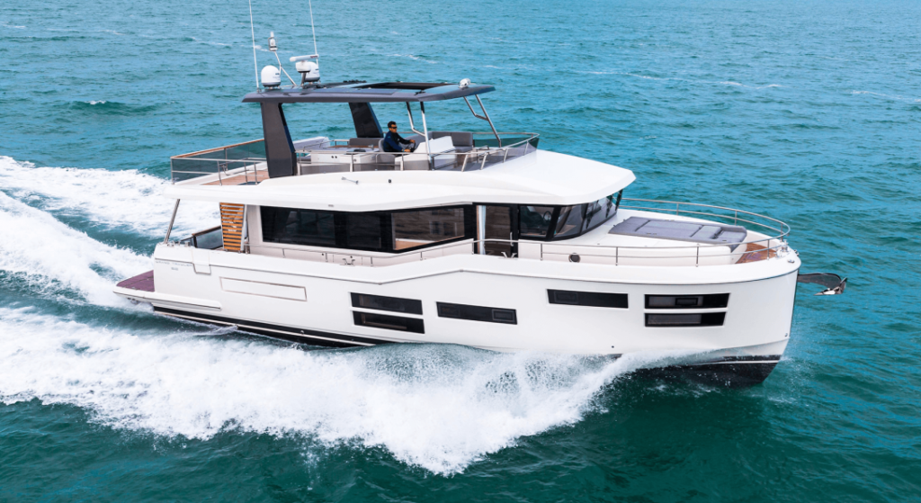 Grand-Trawler-62-Exterior3