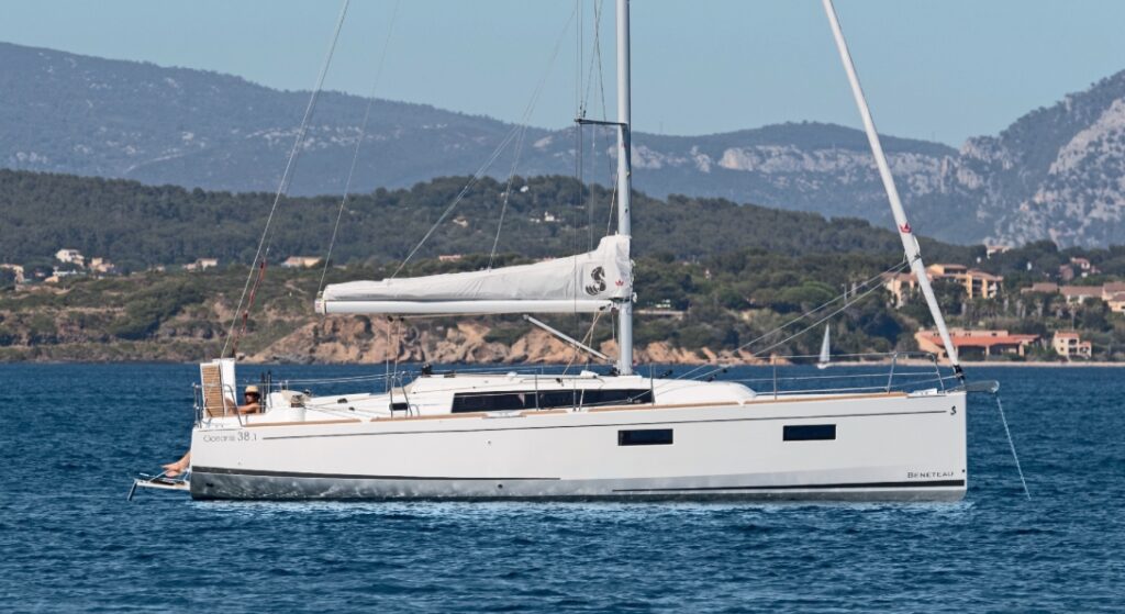 Oceanis-38-1-Exterior5