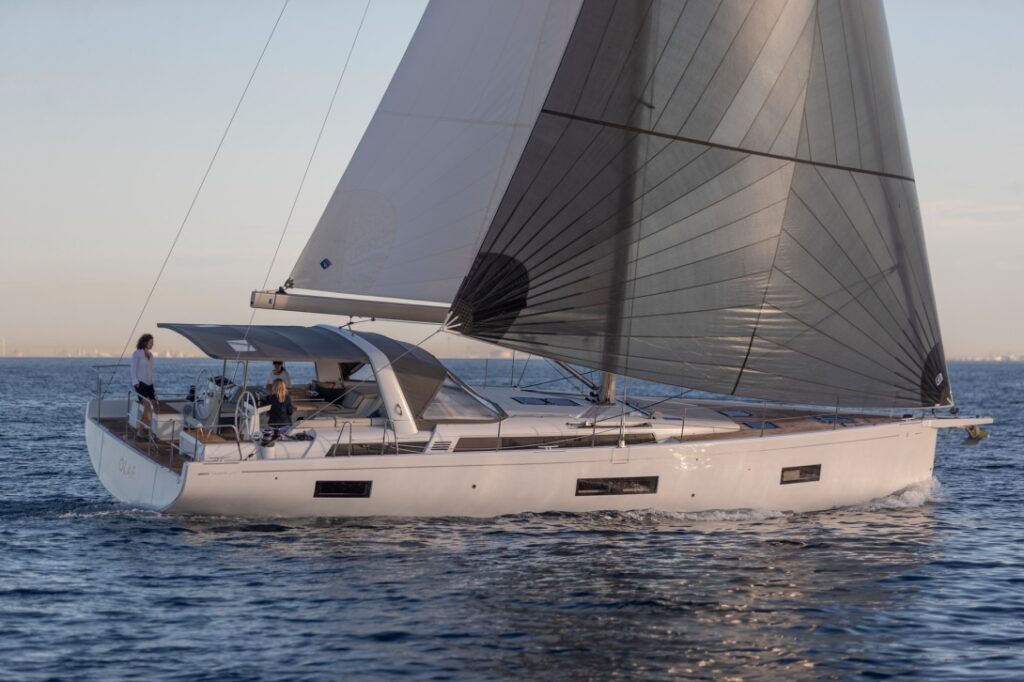 Oceanis-Yacht-54-Exterior