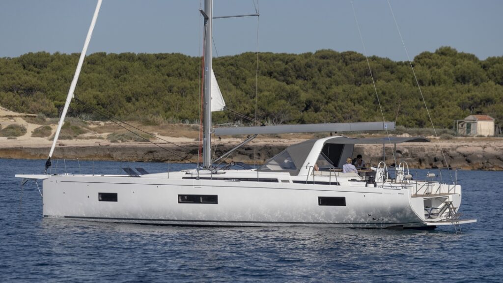 Oceanis-Yacht-54-Exterior2