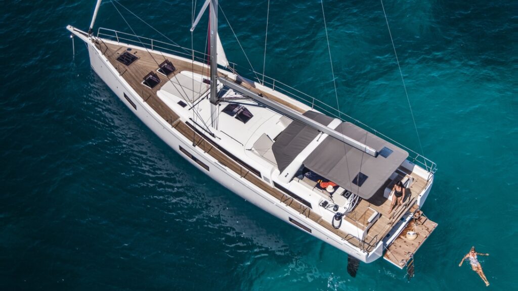Oceanis-Yacht-54-Exterior3