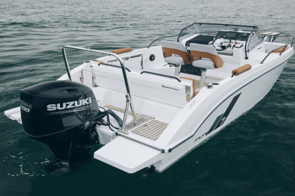 Exterior 3 Flyer 7 SUNdeck