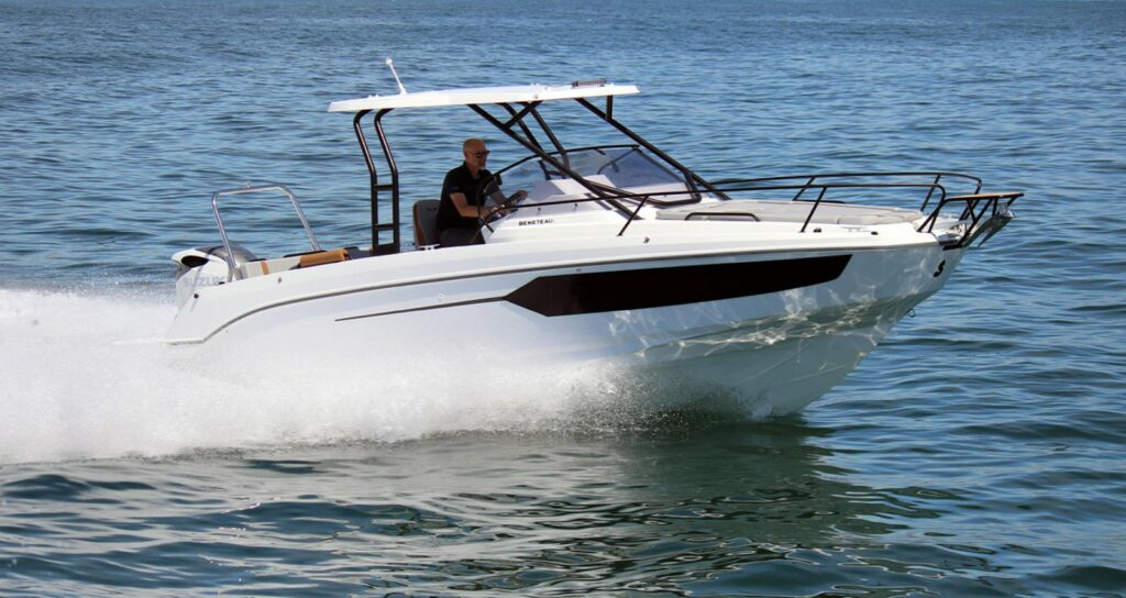 Exterior 4 Flyer 8 SUNdeck