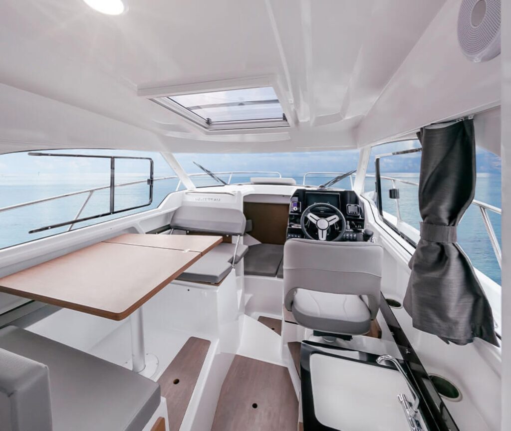 Interior 1 Antares 8