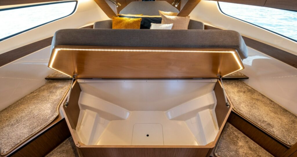 Interior 4 Antares 11