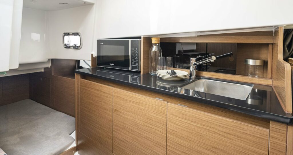 Interior 5 Flyer 9 SUNdeck