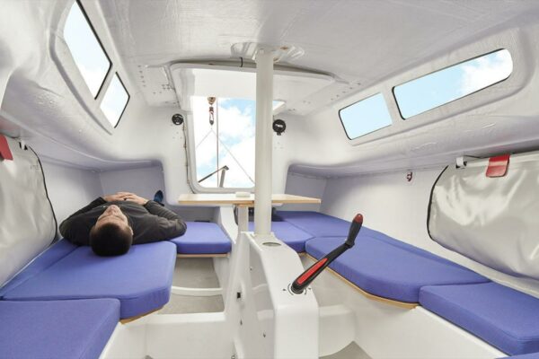 Interior minimalista First 24SE